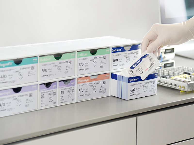 치과용 봉합사가 있는 랙